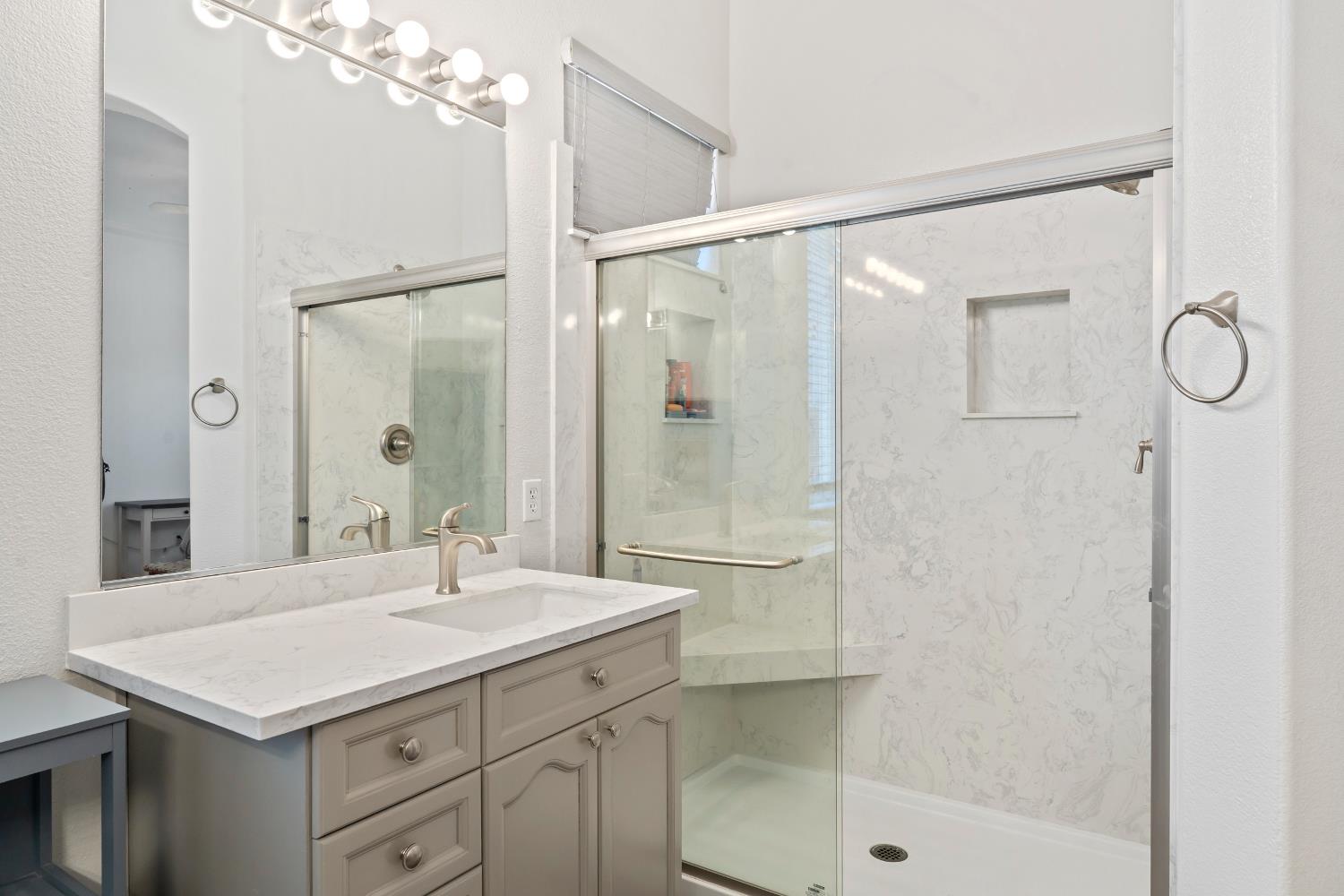 1442 Burchell Hill Dr, Oakdale, CA 95361