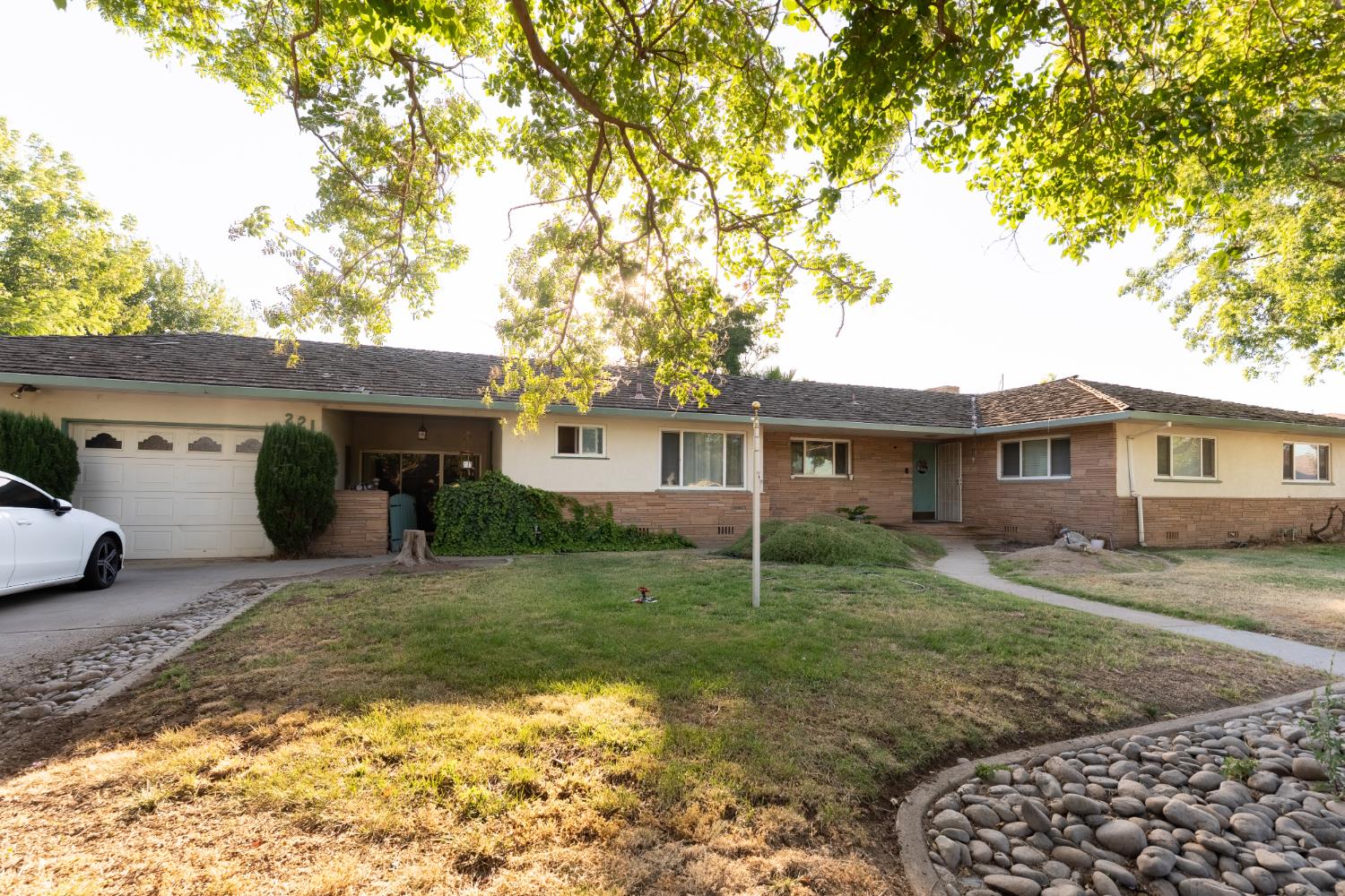 221 N Western Ave, Waterford, CA 95386