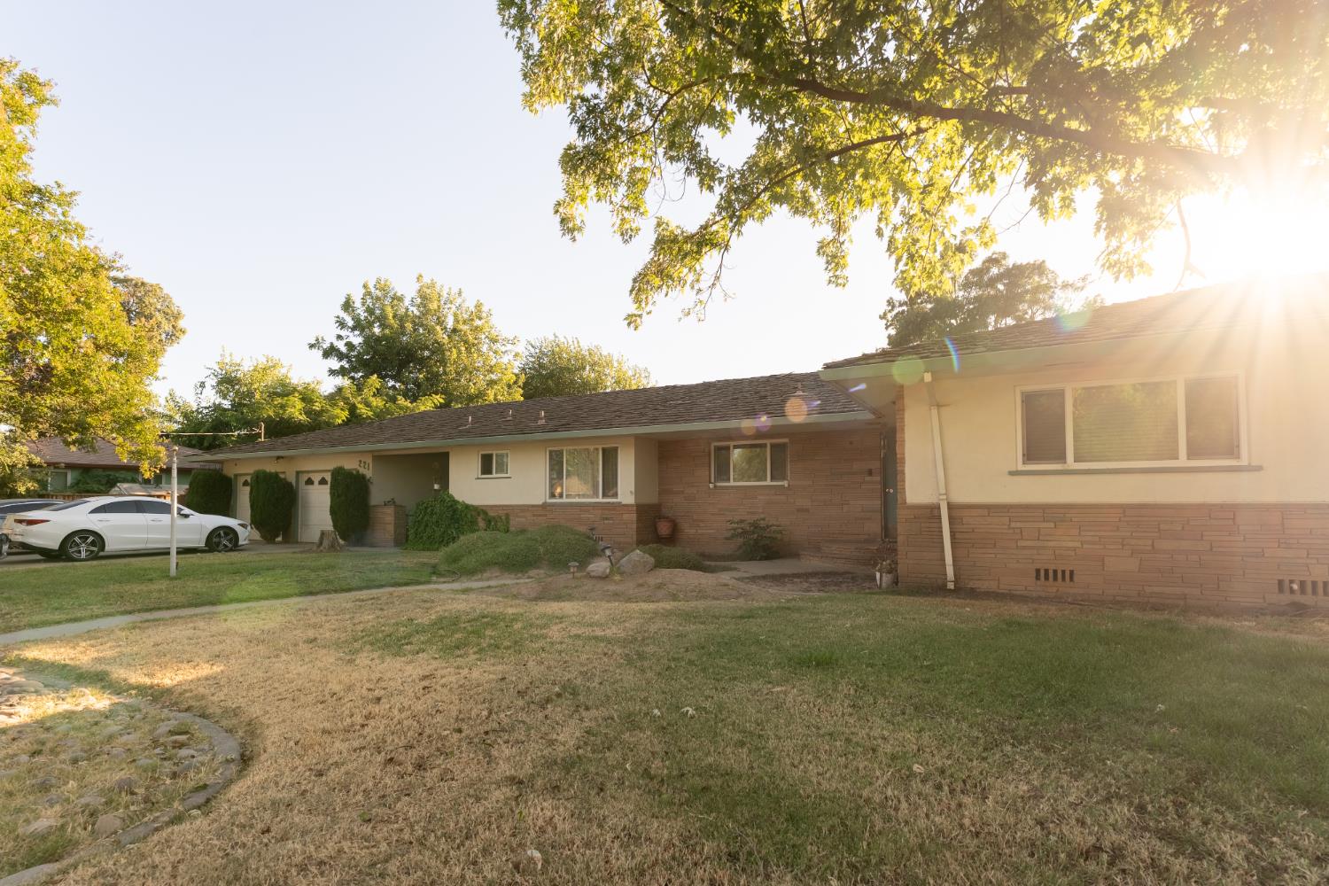 221 N Western Ave, Waterford, CA 95386