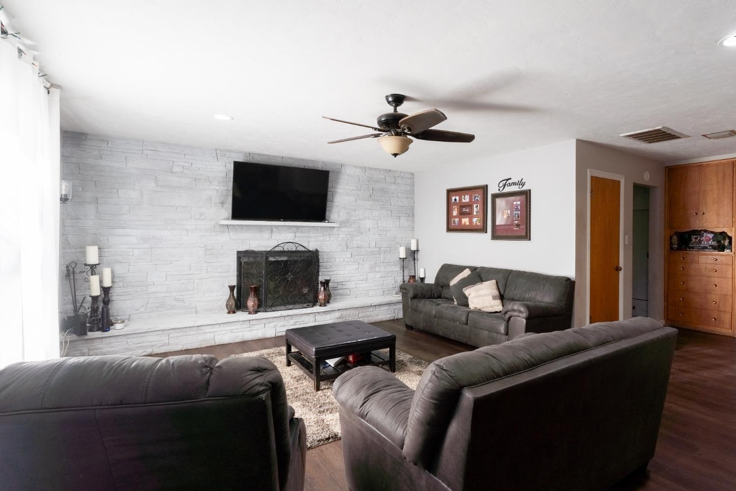 221 N Western Ave, Waterford, CA 95386
