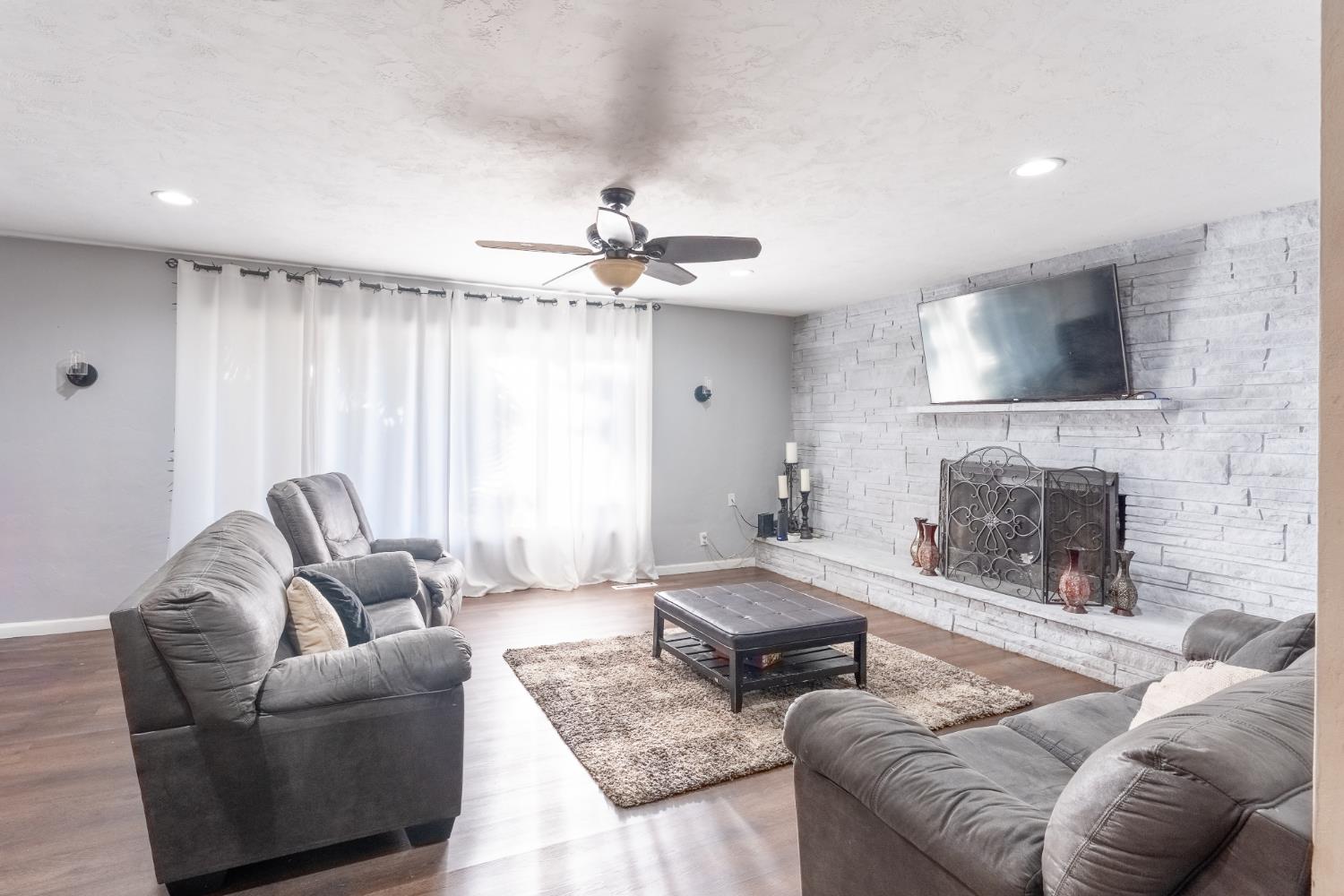 221 N Western Ave, Waterford, CA 95386