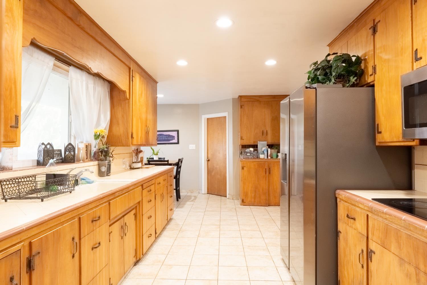 221 N Western Ave, Waterford, CA 95386