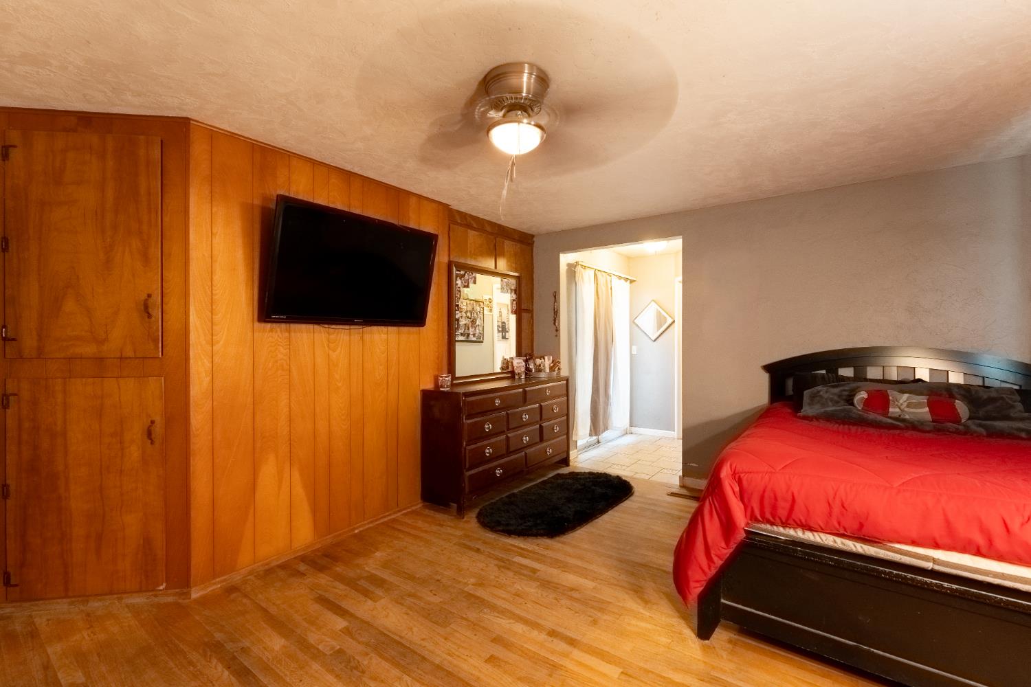 221 N Western Ave, Waterford, CA 95386