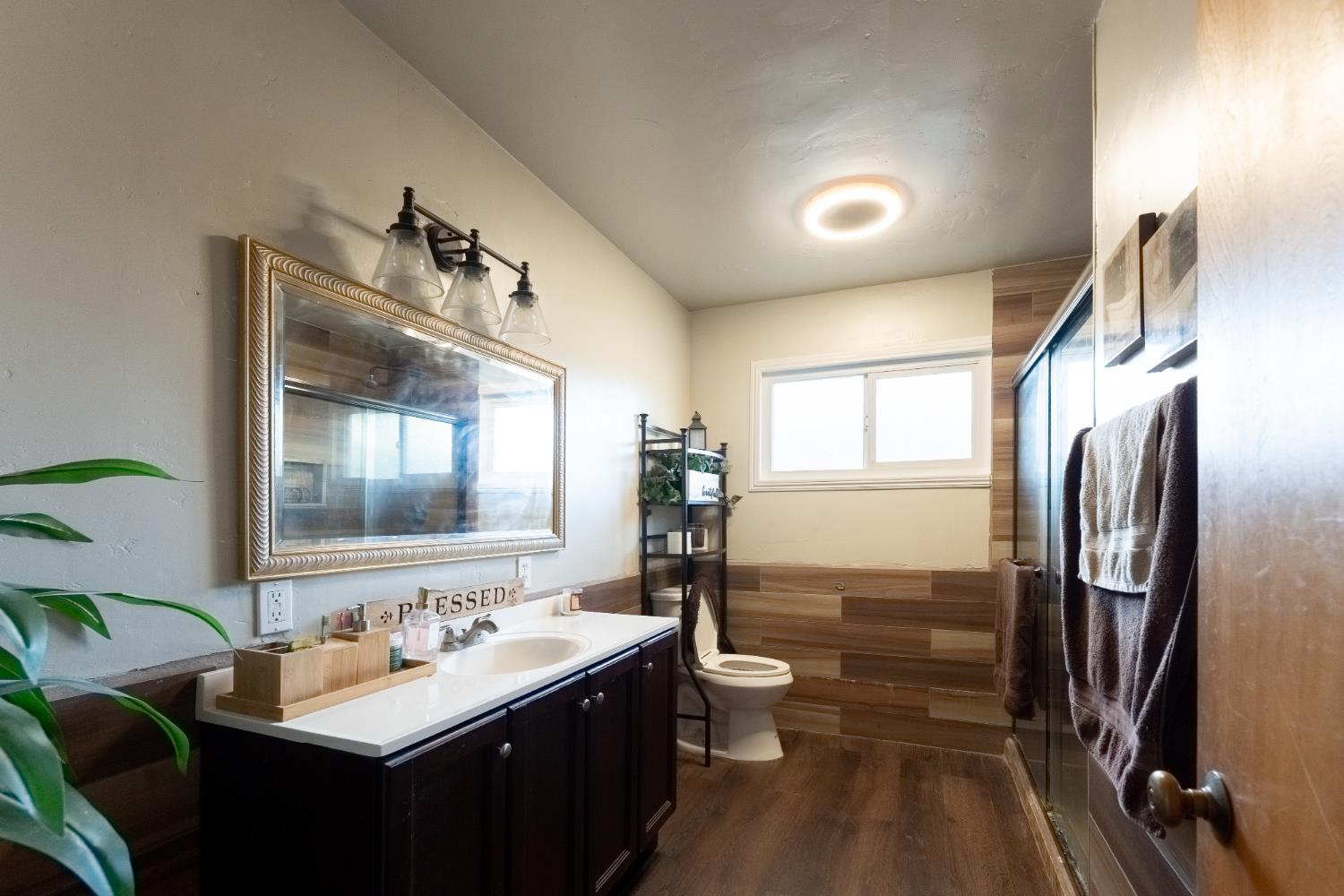 221 N Western Ave, Waterford, CA 95386