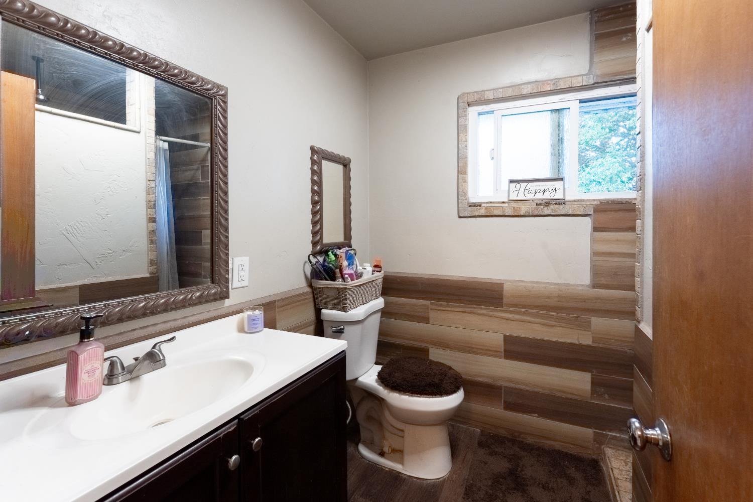221 N Western Ave, Waterford, CA 95386
