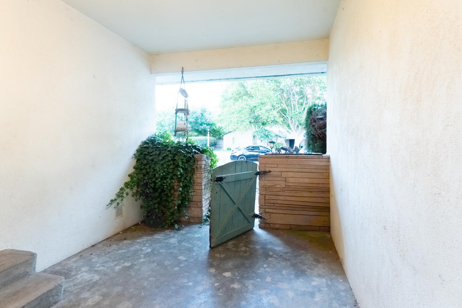 221 N Western Ave, Waterford, CA 95386