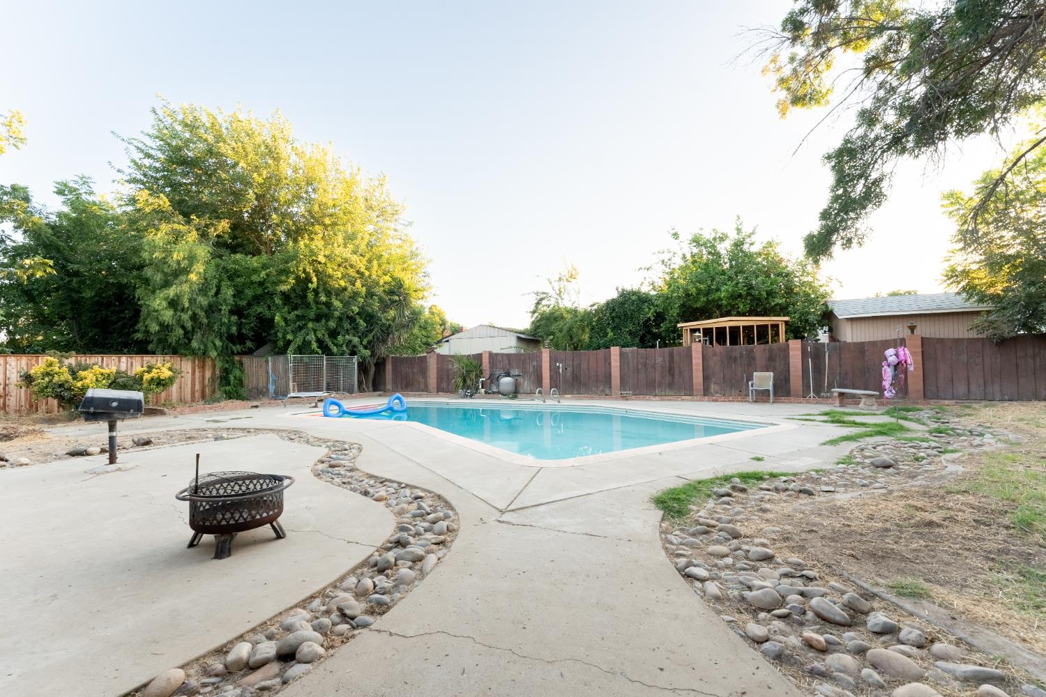 221 N Western Ave, Waterford, CA 95386