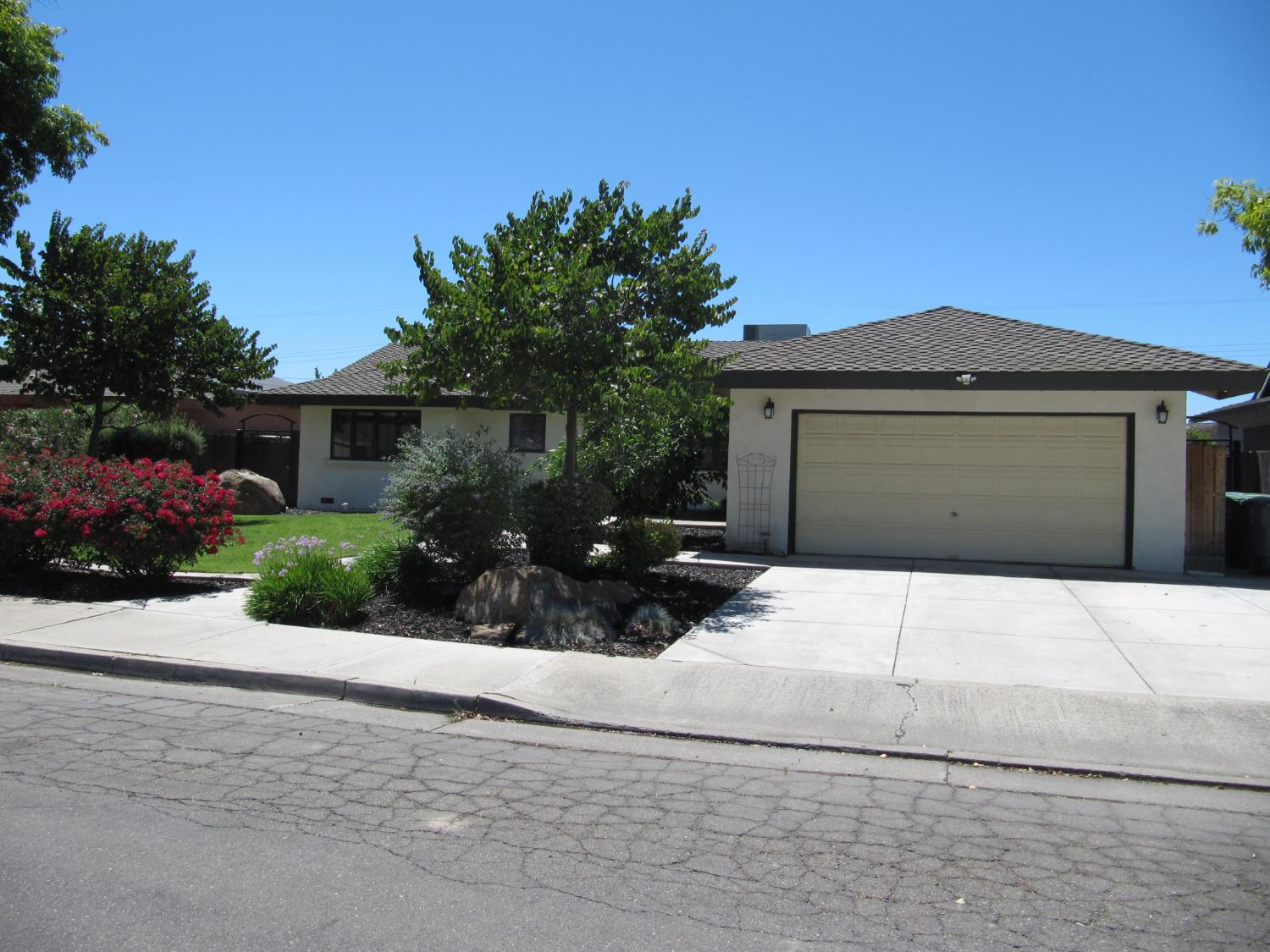 1033 Madison Ave, Los Banos, CA 93635