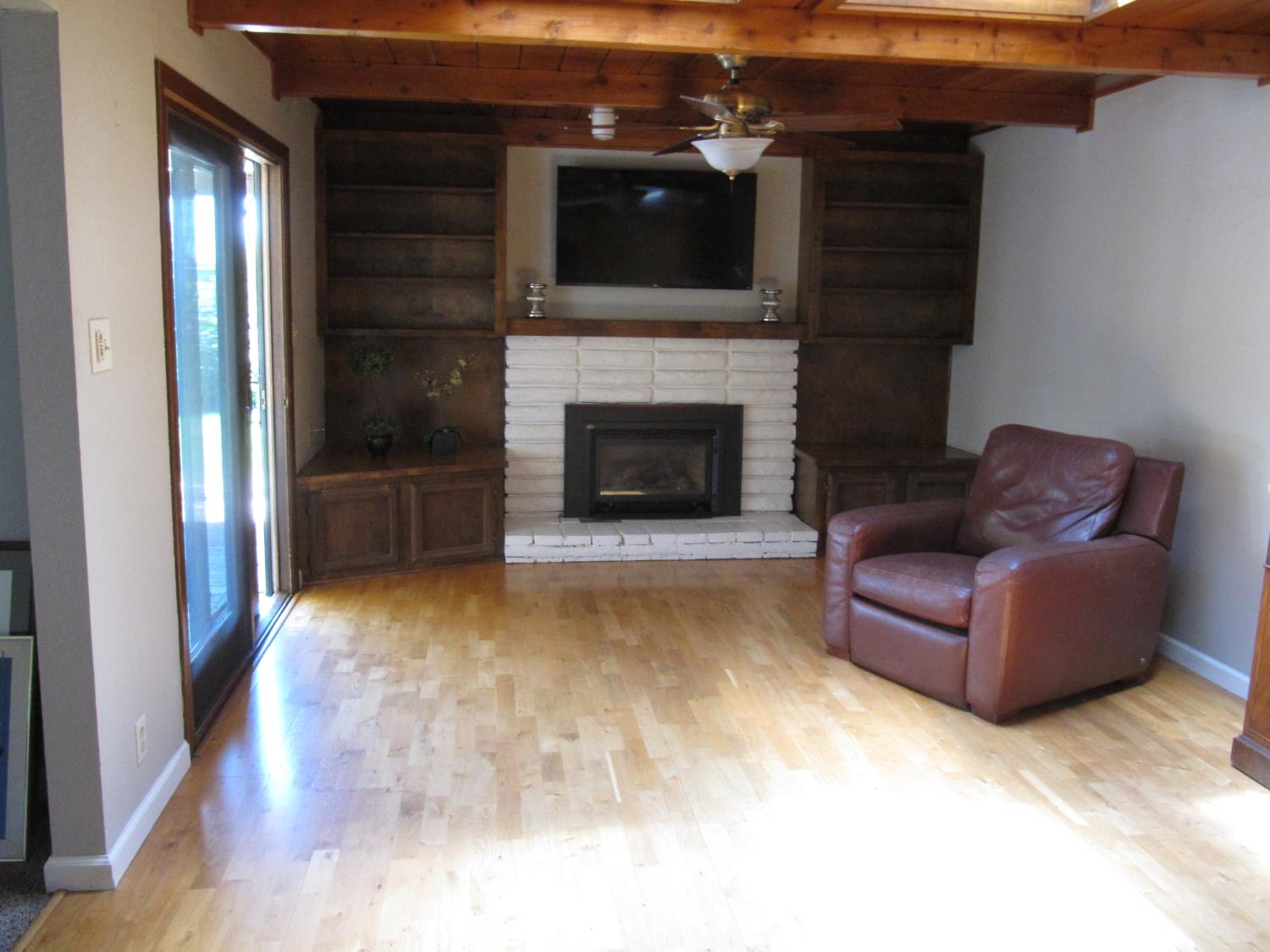 1033 Madison Ave, Los Banos, CA 93635