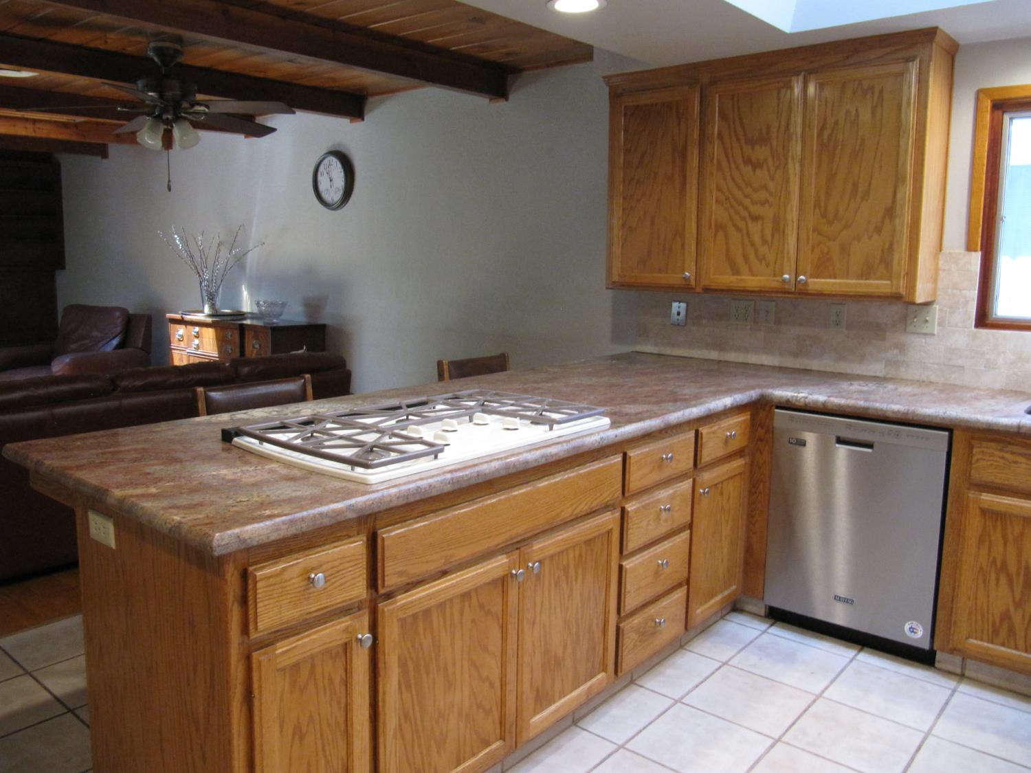 1033 Madison Ave, Los Banos, CA 93635