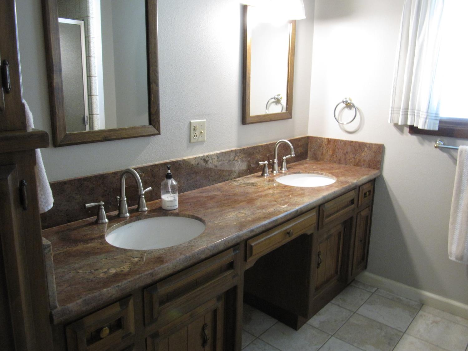 1033 Madison Ave, Los Banos, CA 93635