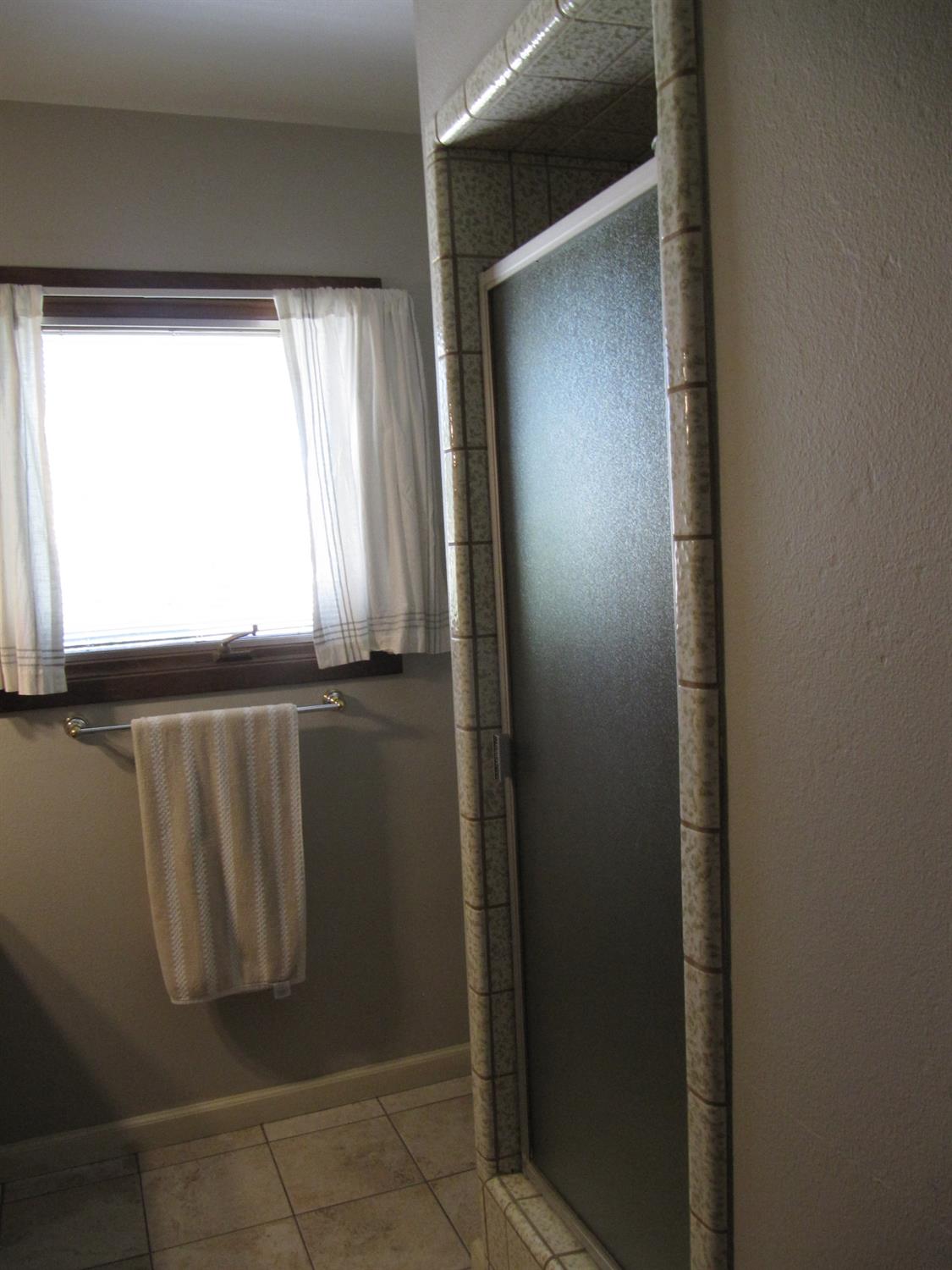 1033 Madison Ave, Los Banos, CA 93635