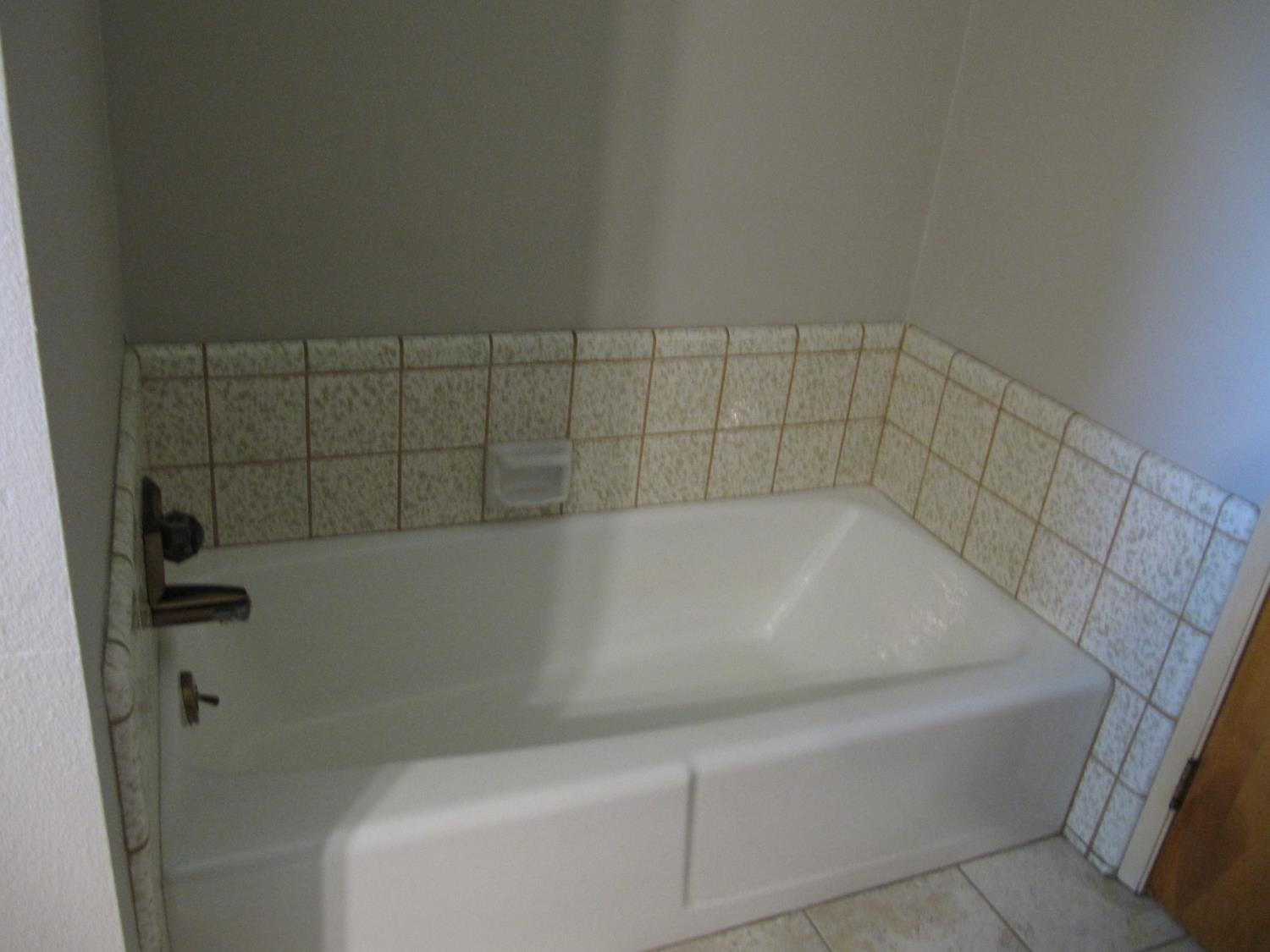 1033 Madison Ave, Los Banos, CA 93635