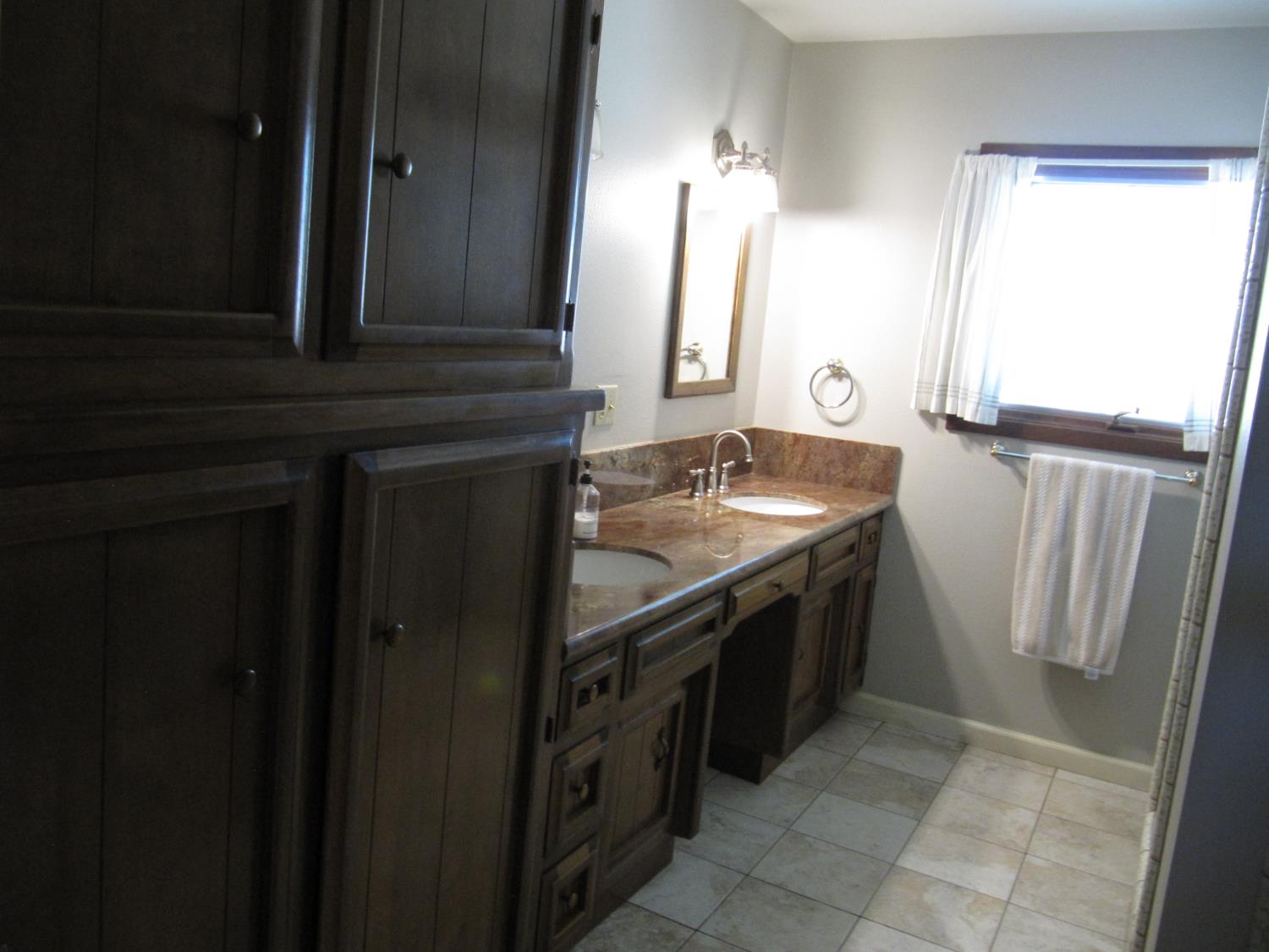 1033 Madison Ave, Los Banos, CA 93635
