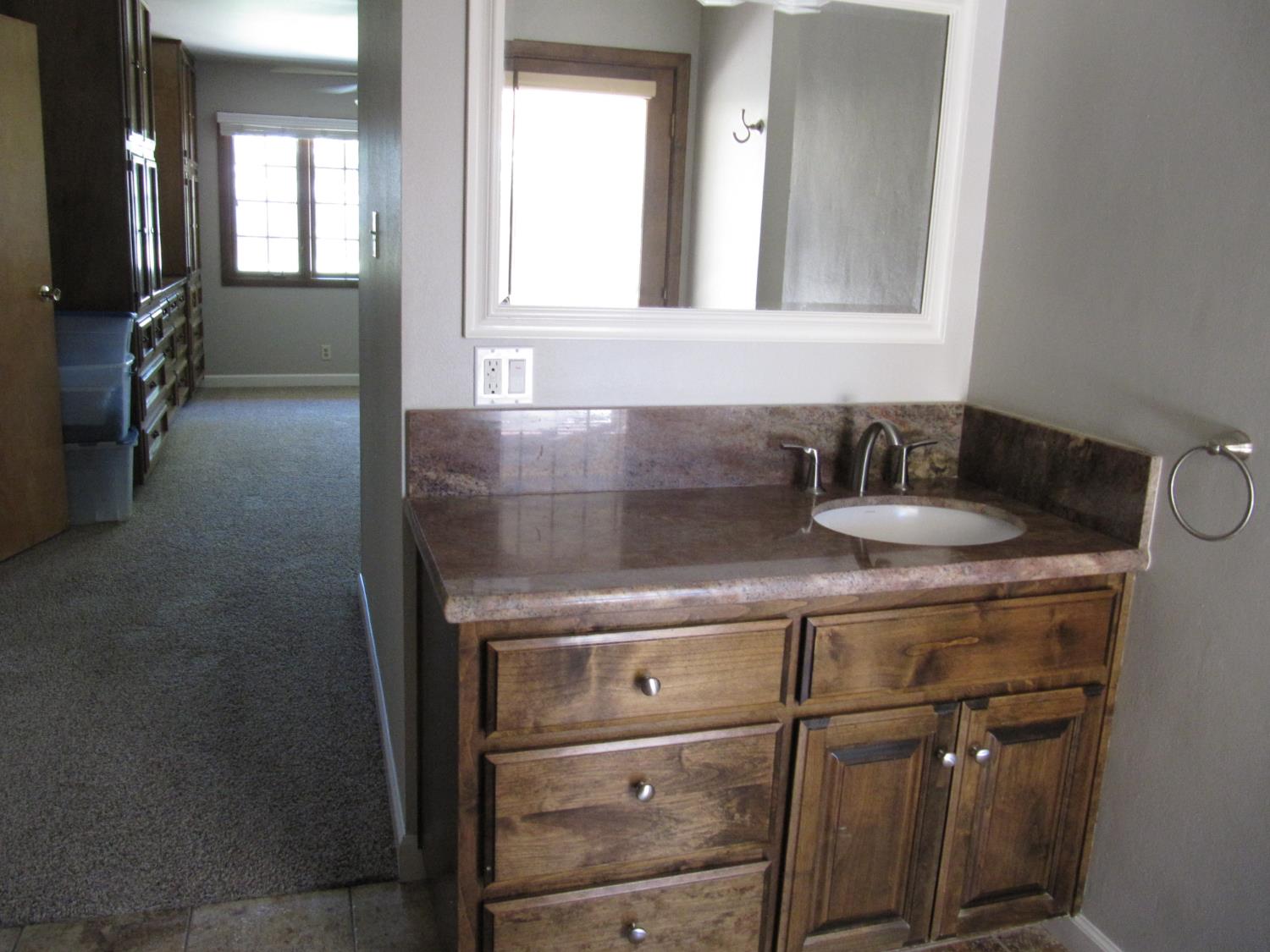 1033 Madison Ave, Los Banos, CA 93635