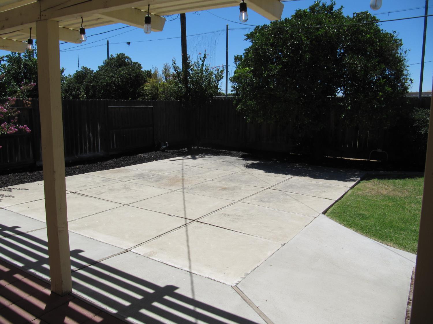 1033 Madison Ave, Los Banos, CA 93635