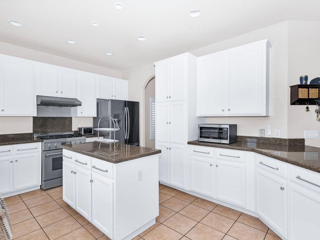 2248 Cherry Tree Ln, Riverbank, CA 95367