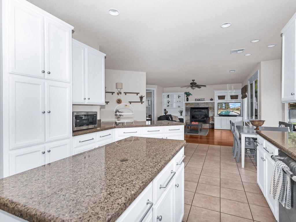 2248 Cherry Tree Ln, Riverbank, CA 95367