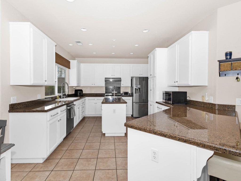 2248 Cherry Tree Ln, Riverbank, CA 95367