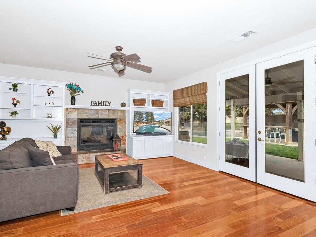 2248 Cherry Tree Ln, Riverbank, CA 95367
