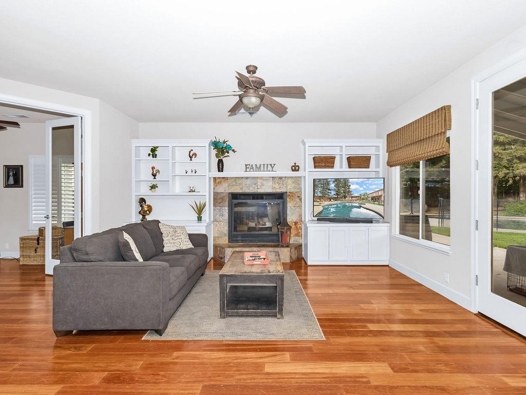 2248 Cherry Tree Ln, Riverbank, CA 95367