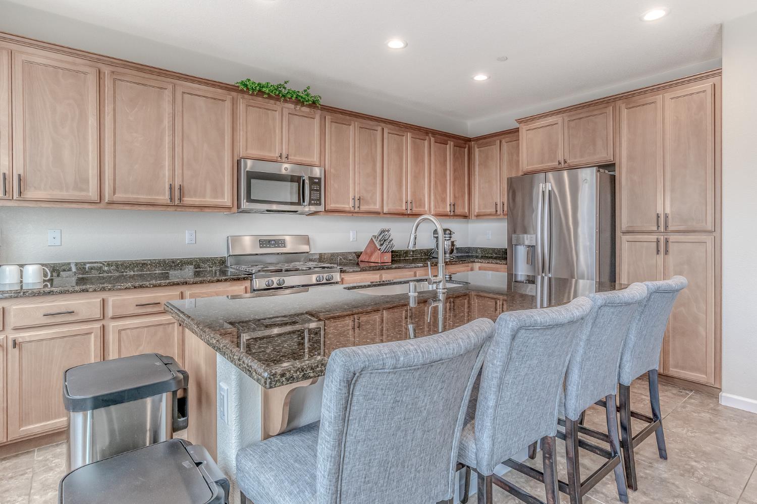 3853 Banyan Tree Dr, Modesto, CA 95355