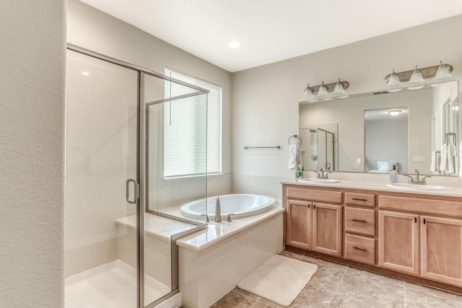 3853 Banyan Tree Dr, Modesto, CA 95355