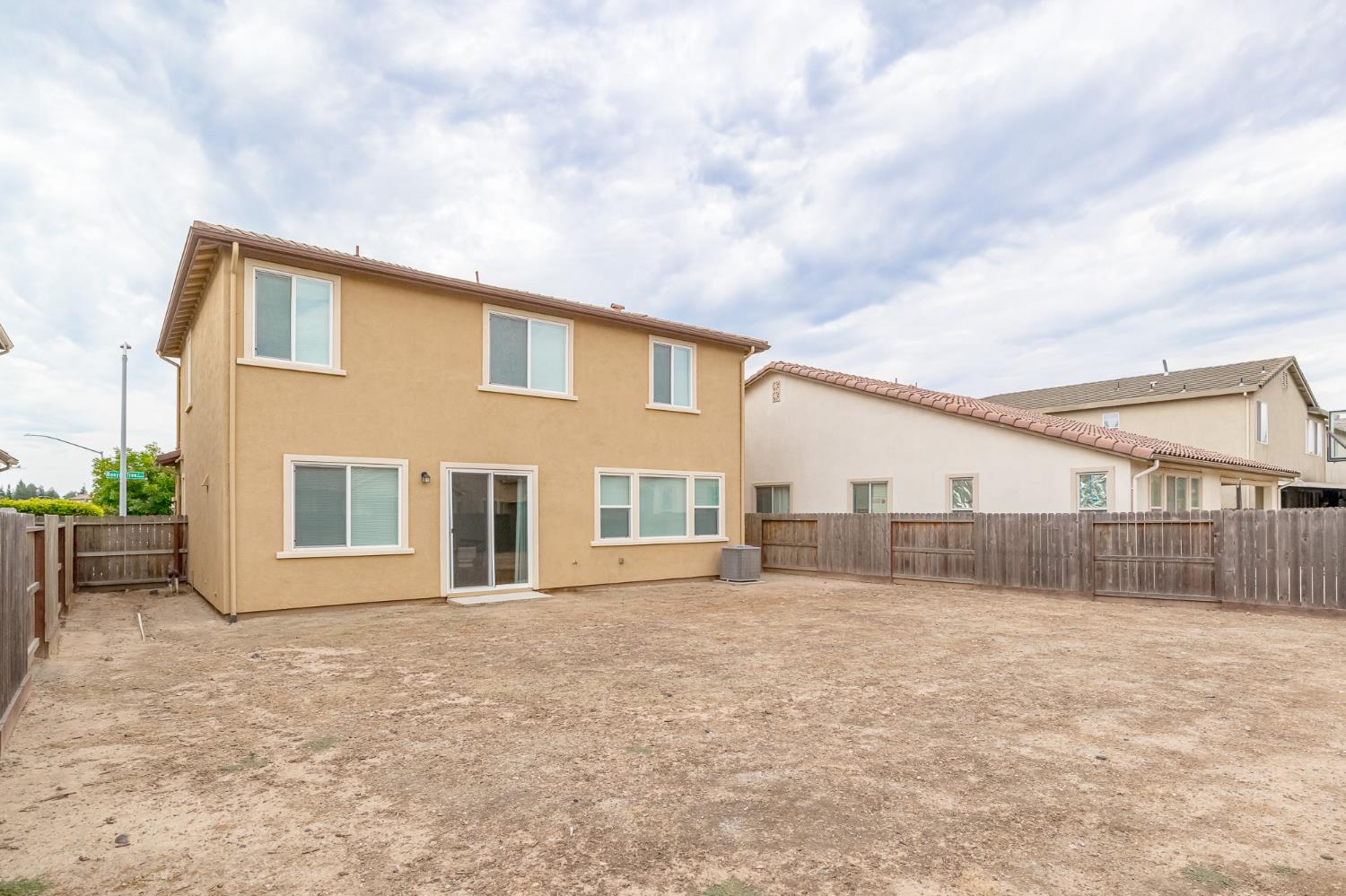 3853 Banyan Tree Dr, Modesto, CA 95355