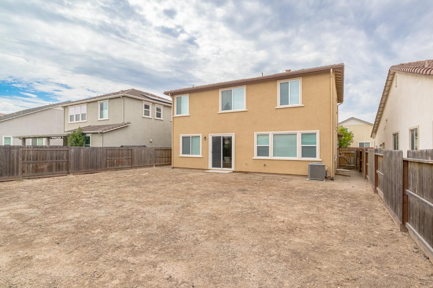 3853 Banyan Tree Dr, Modesto, CA 95355