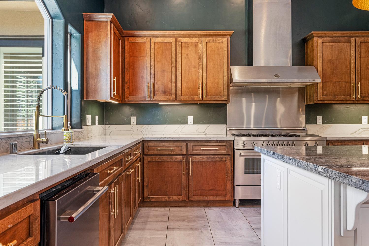 10725 Goldsborough Cir, Oakdale, CA 95361