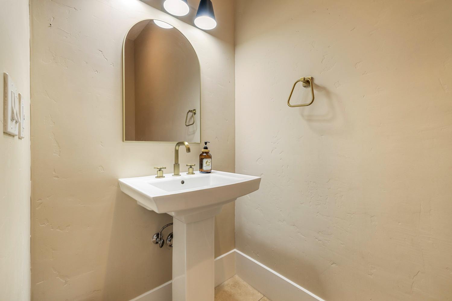 10725 Goldsborough Cir, Oakdale, CA 95361