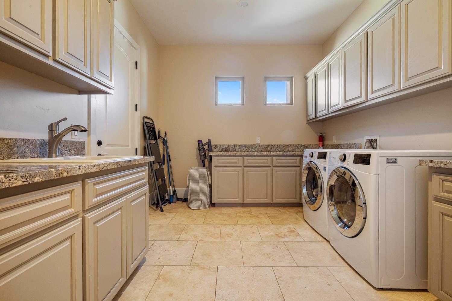 10725 Goldsborough Cir, Oakdale, CA 95361