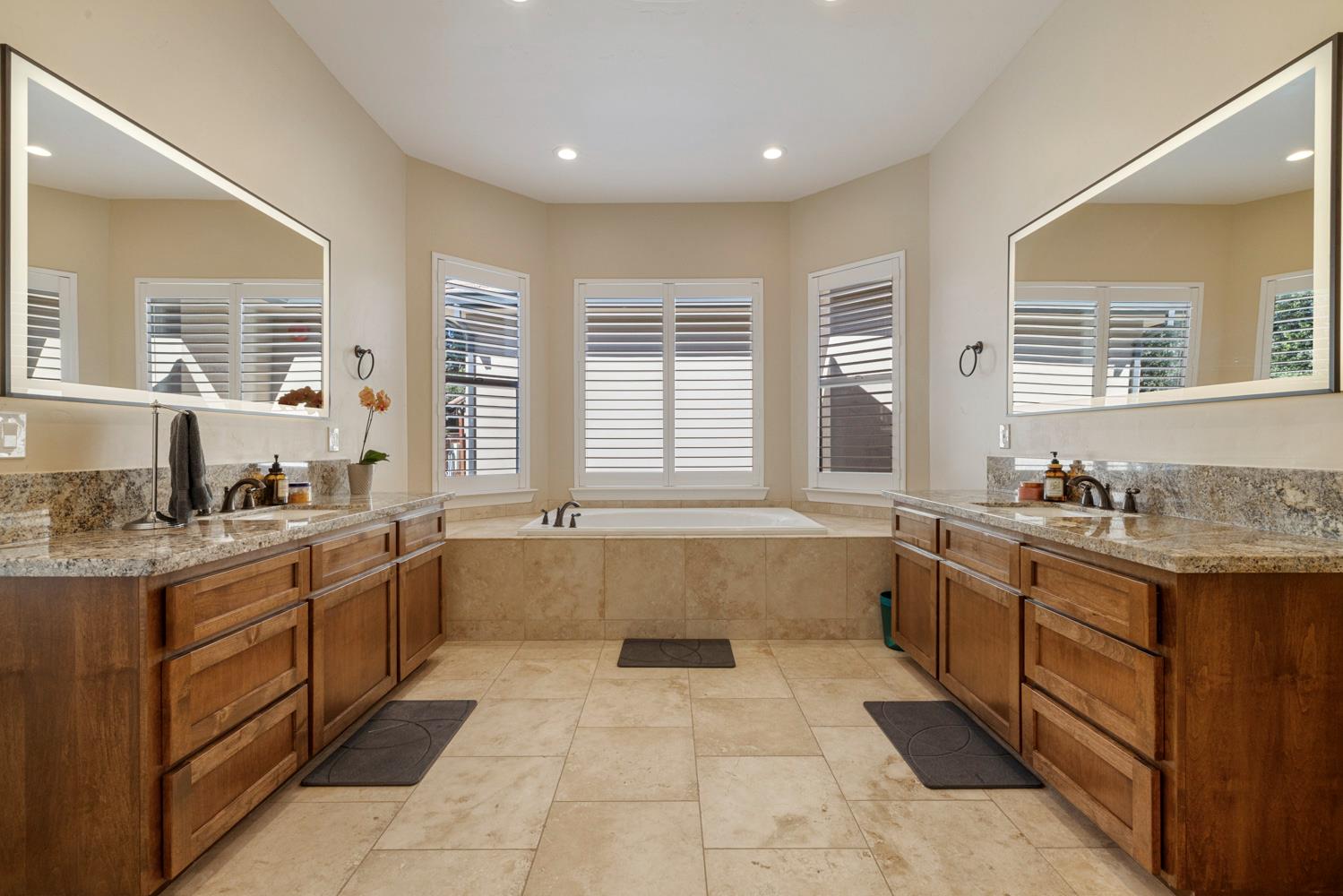 10725 Goldsborough Cir, Oakdale, CA 95361