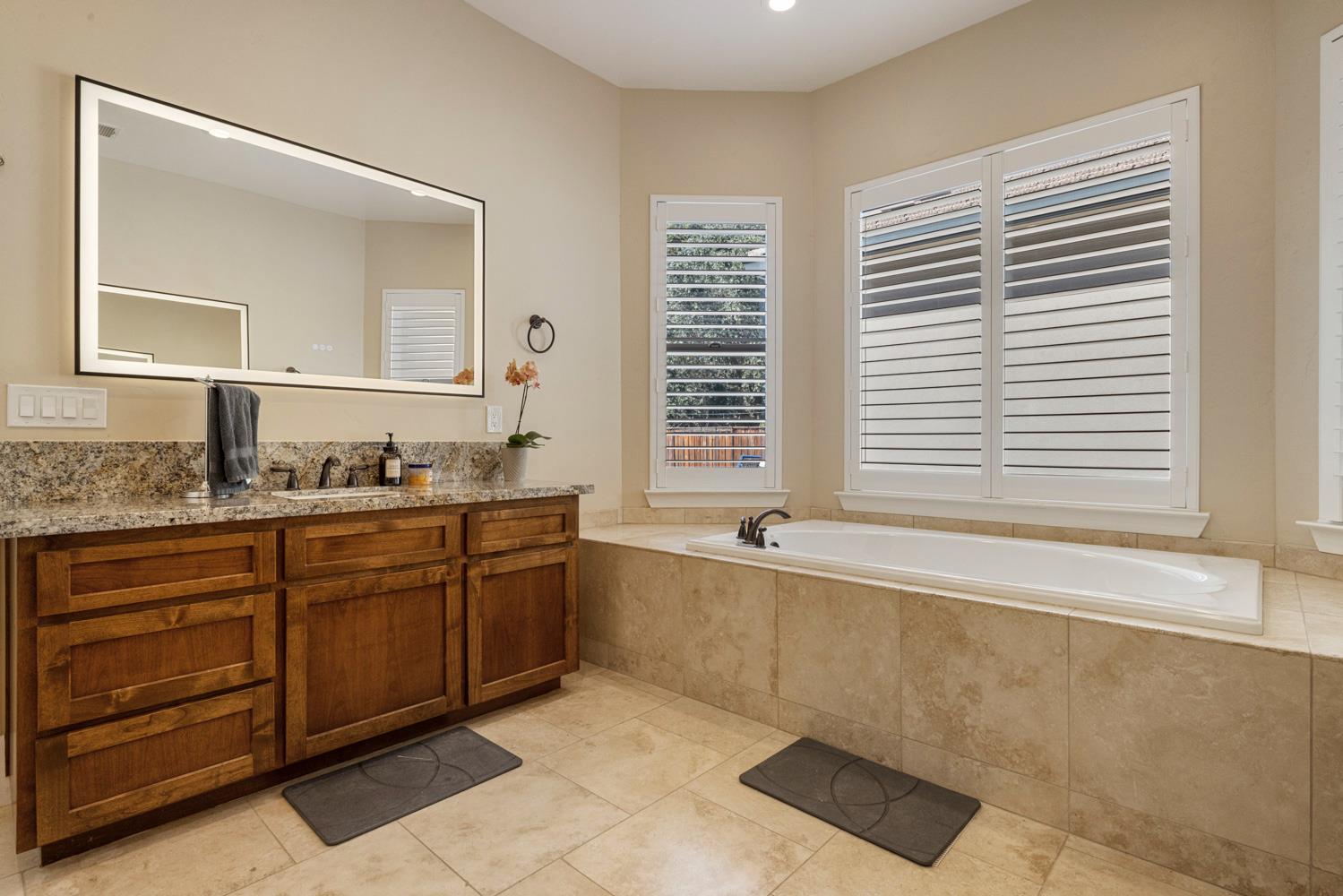 10725 Goldsborough Cir, Oakdale, CA 95361