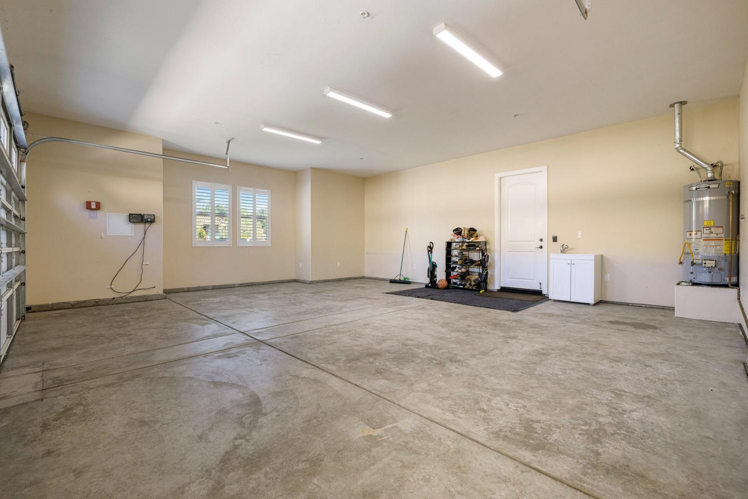 10725 Goldsborough Cir, Oakdale, CA 95361