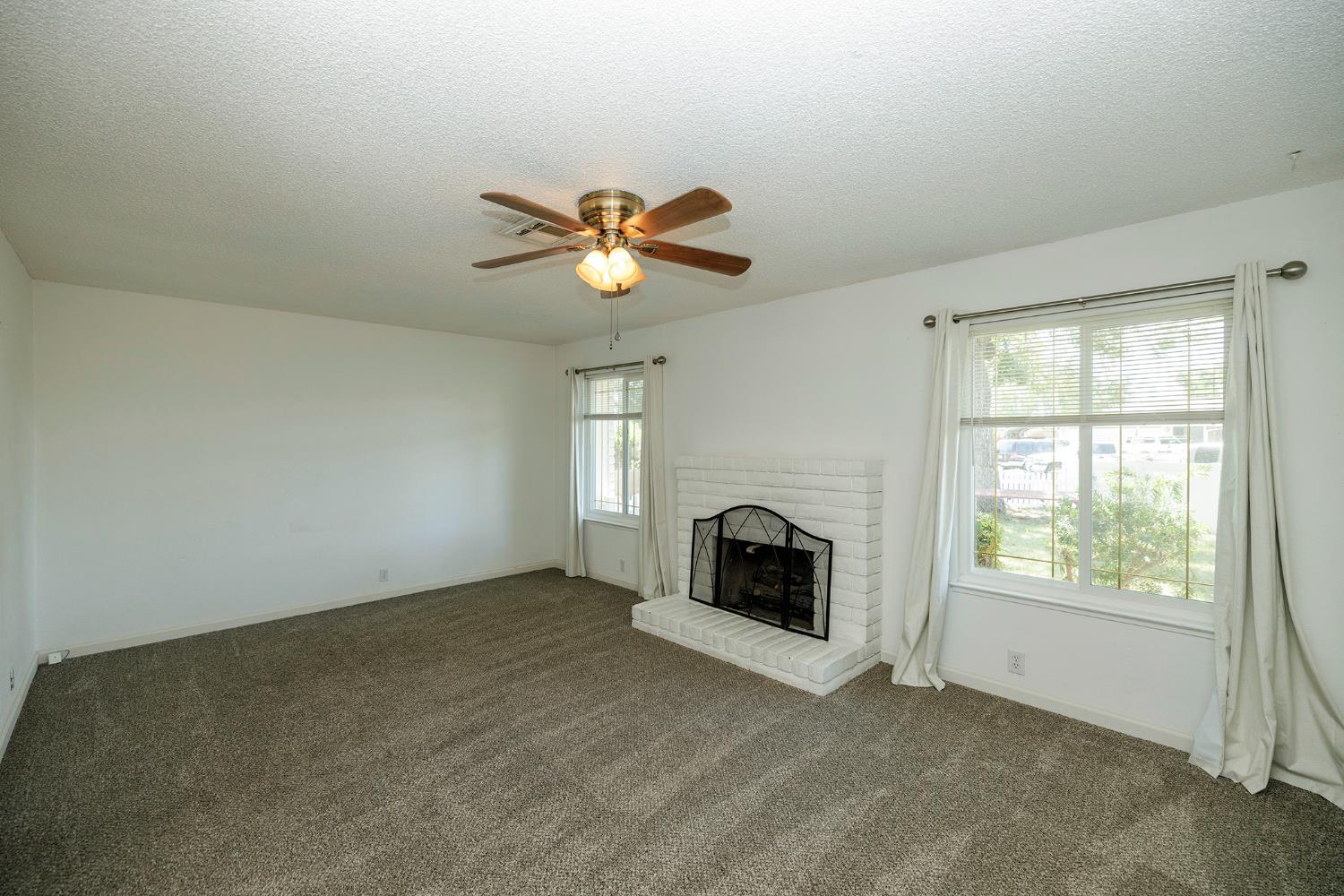 2704 Aston Ct, Modesto, CA 95355