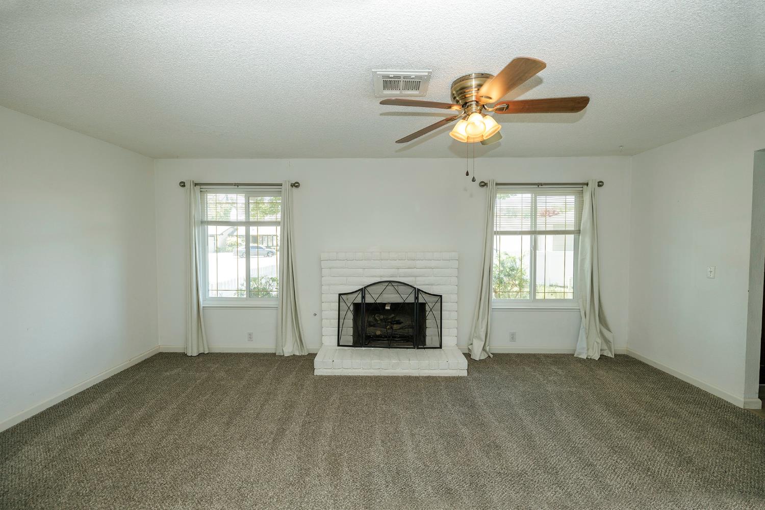 2704 Aston Ct, Modesto, CA 95355