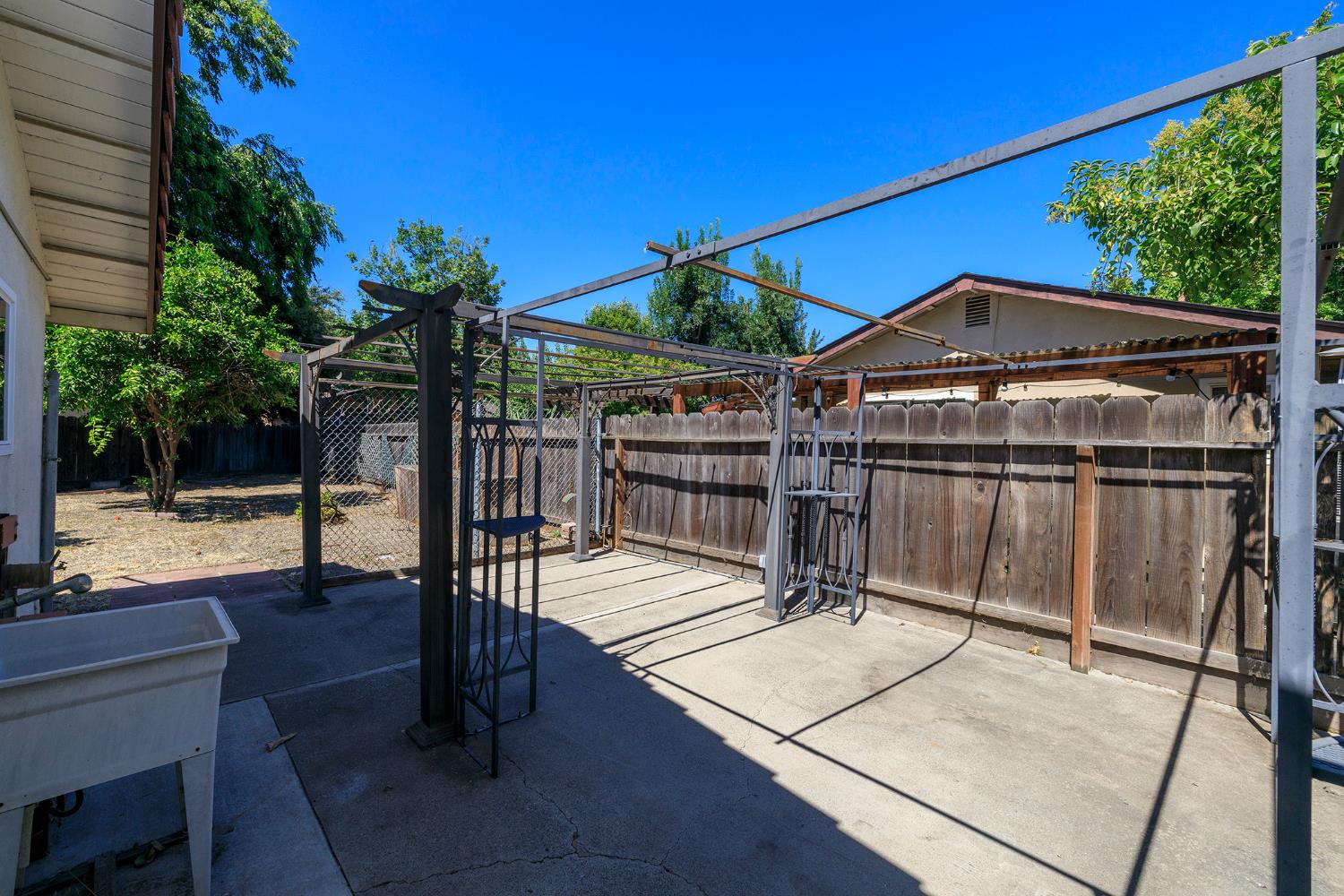 2704 Aston Ct, Modesto, CA 95355