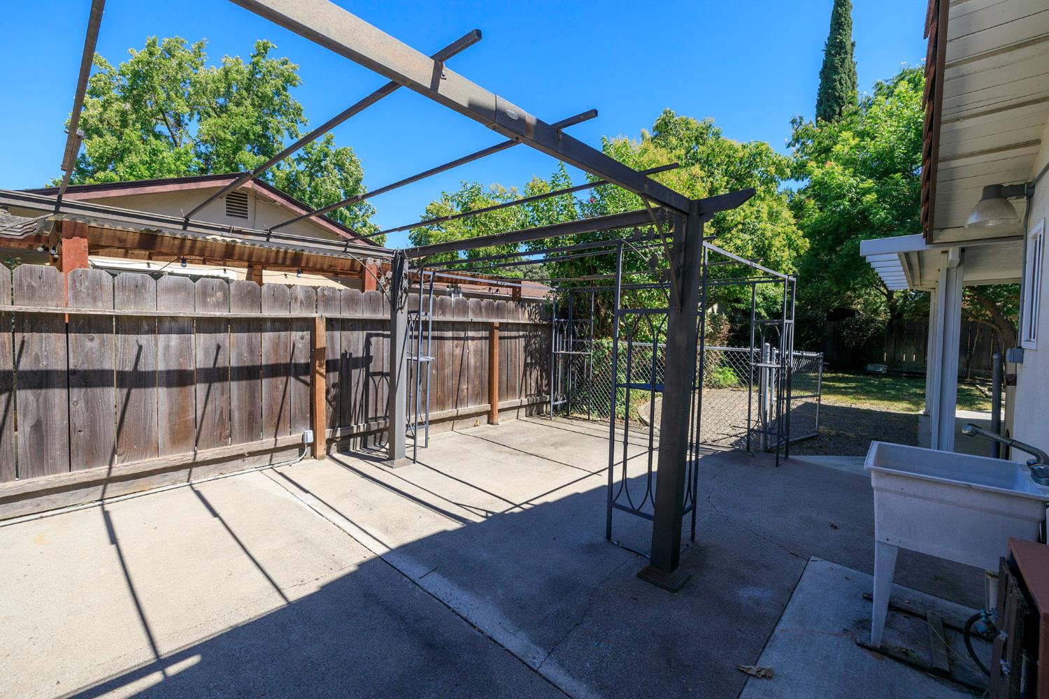2704 Aston Ct, Modesto, CA 95355