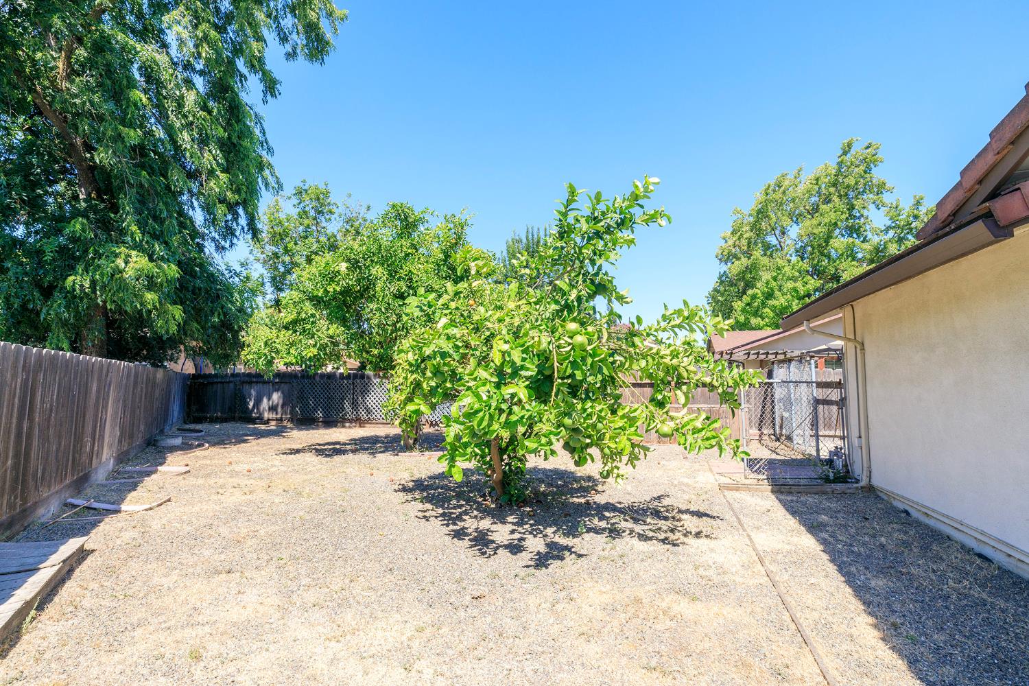 2704 Aston Ct, Modesto, CA 95355