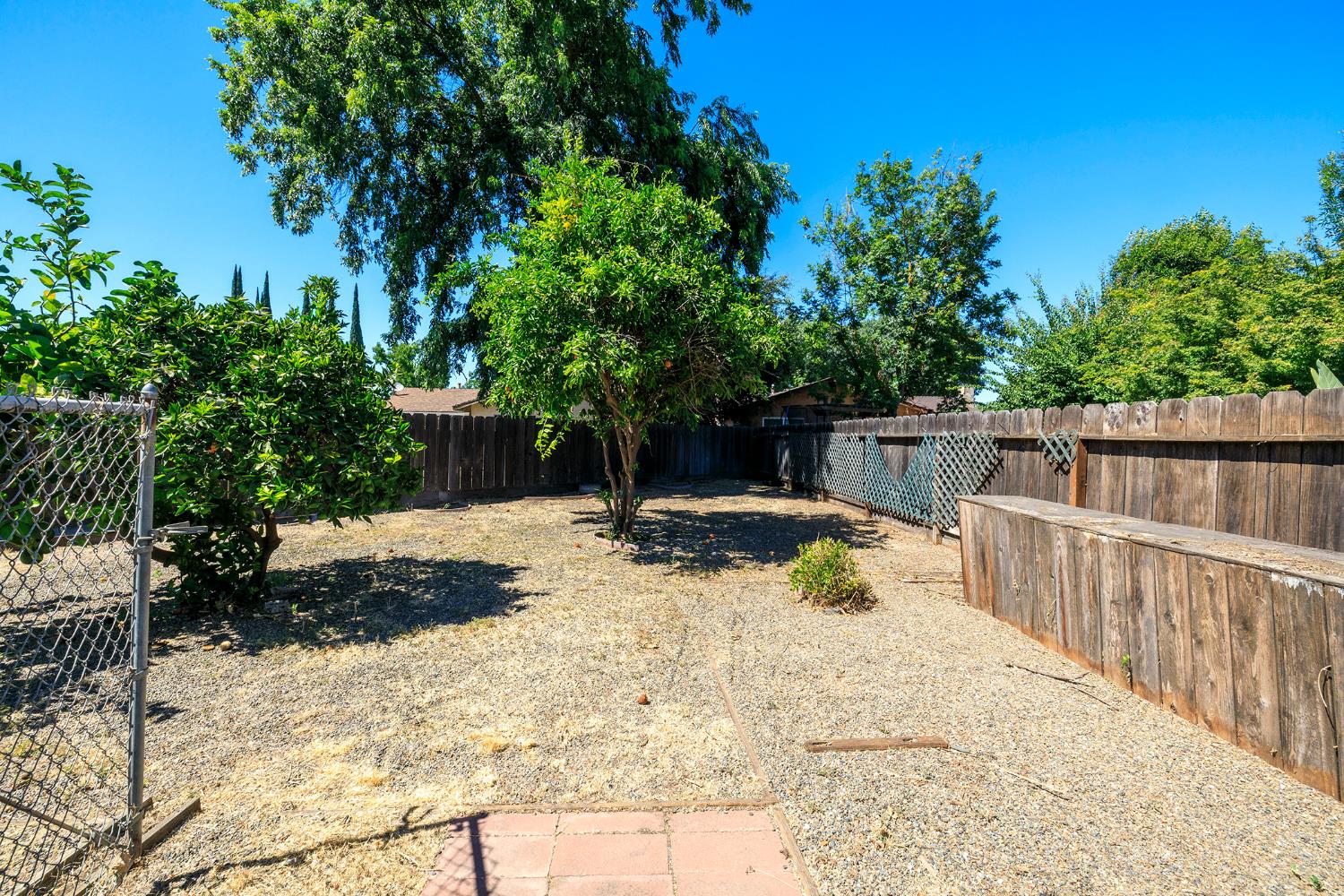 2704 Aston Ct, Modesto, CA 95355