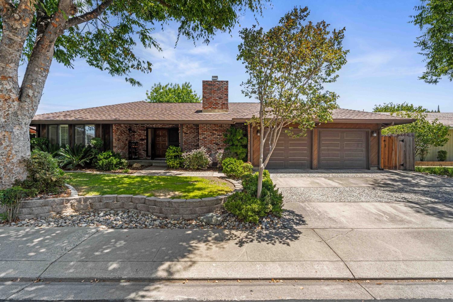 1508 Kingfield Dr, Modesto, CA 95350