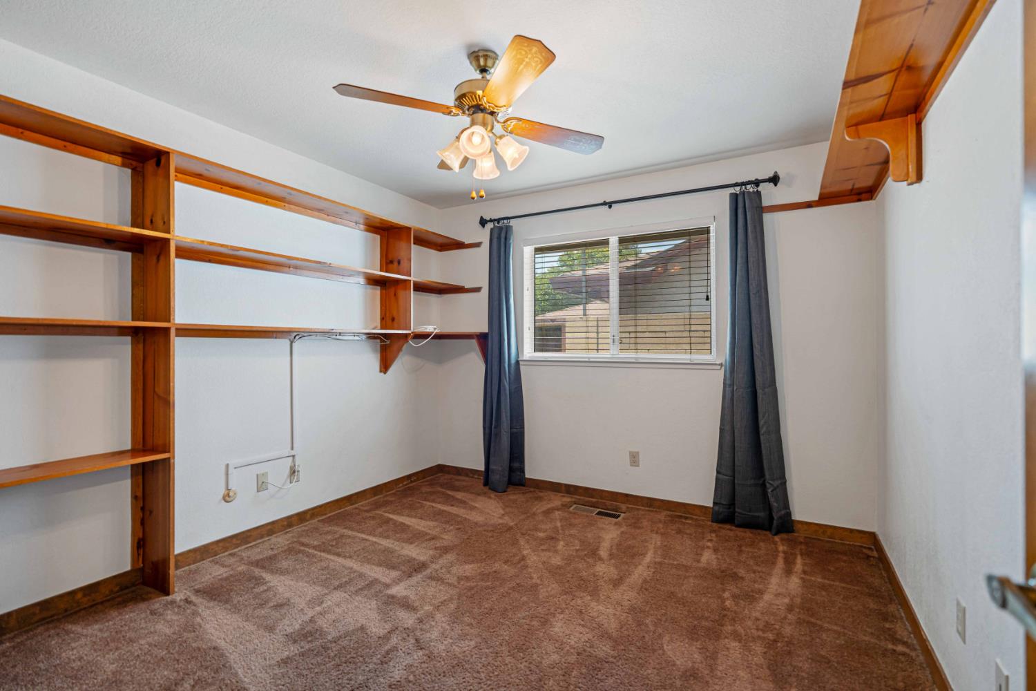 1508 Kingfield Dr, Modesto, CA 95350
