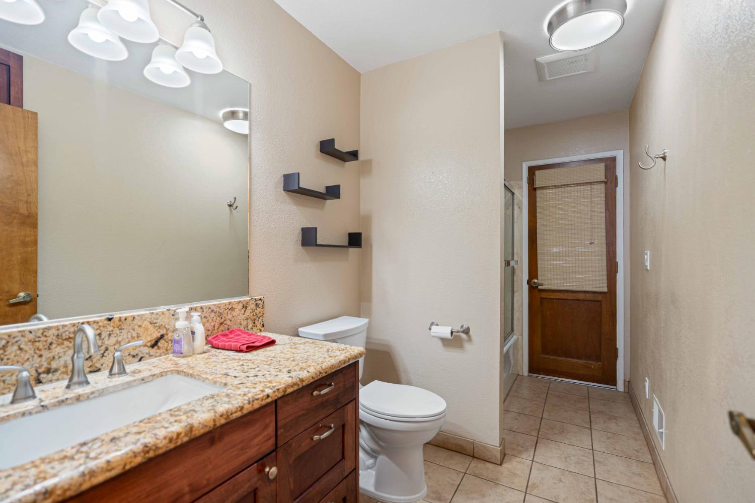 1508 Kingfield Dr, Modesto, CA 95350