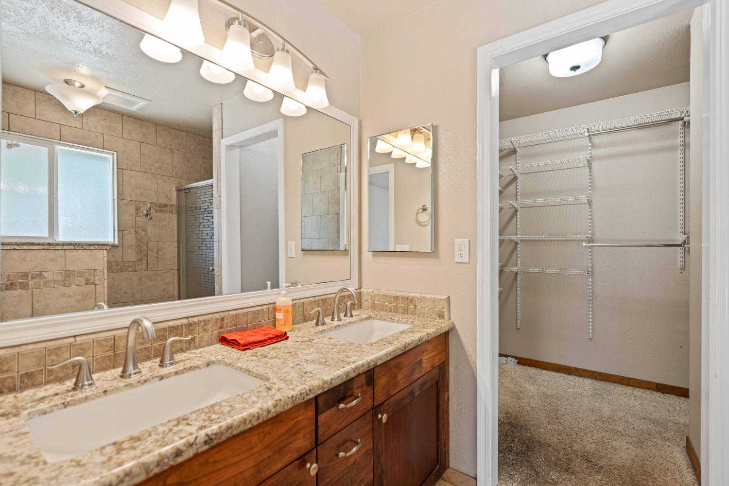 1508 Kingfield Dr, Modesto, CA 95350