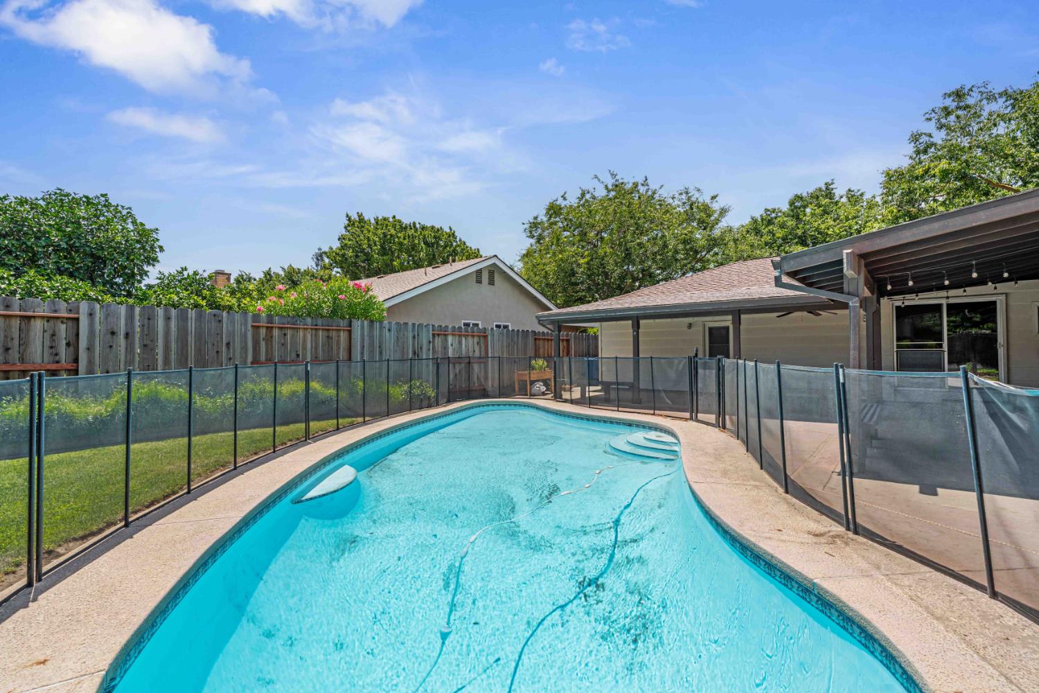 1508 Kingfield Dr, Modesto, CA 95350