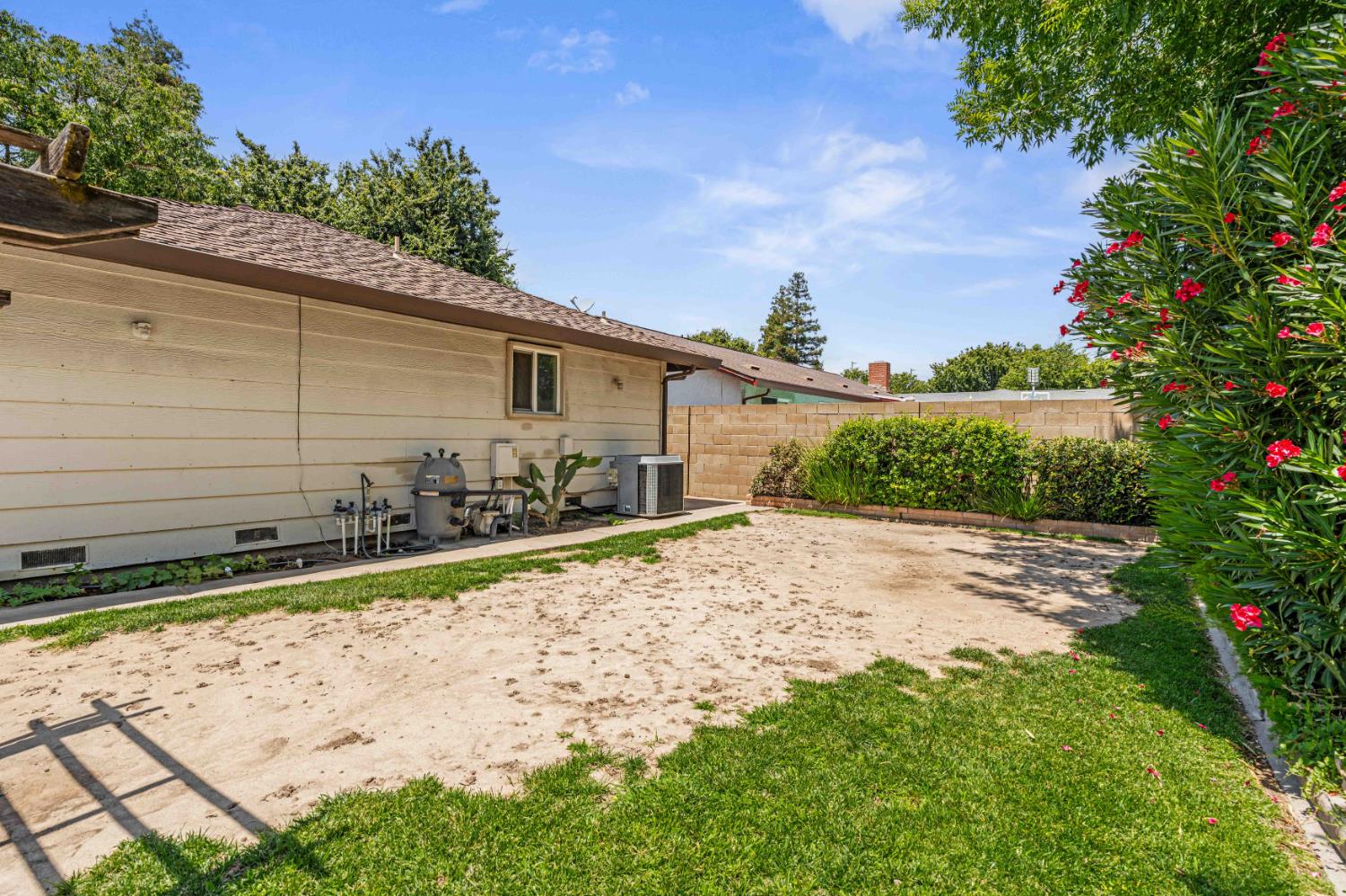 1508 Kingfield Dr, Modesto, CA 95350