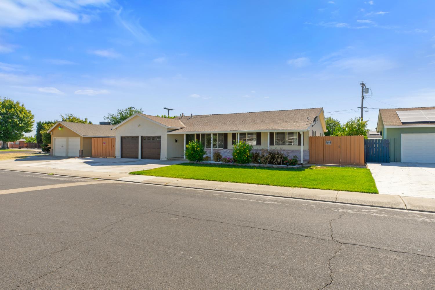 209 charles Ave, Manteca, CA 95336