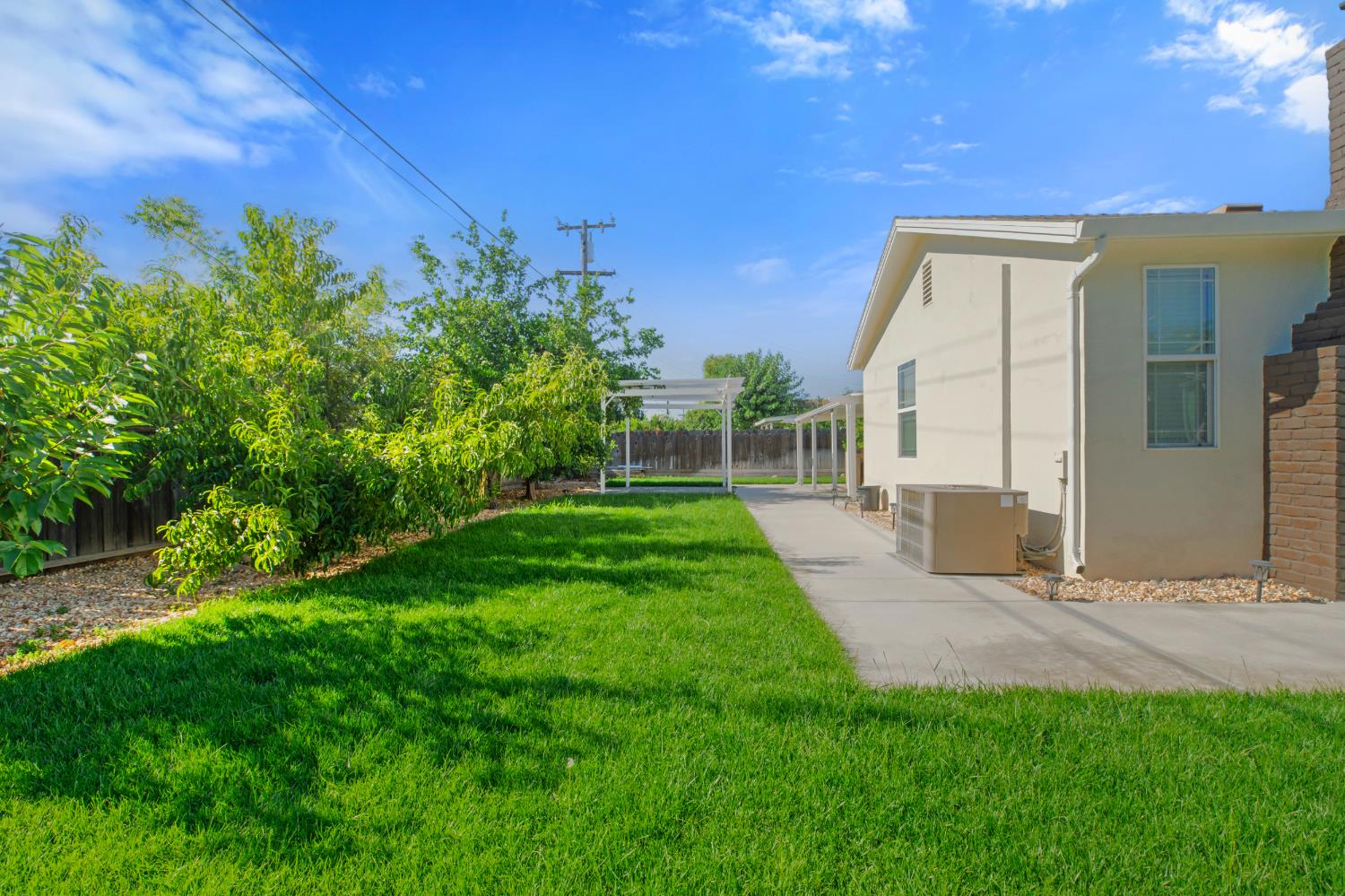 209 charles Ave, Manteca, CA 95336