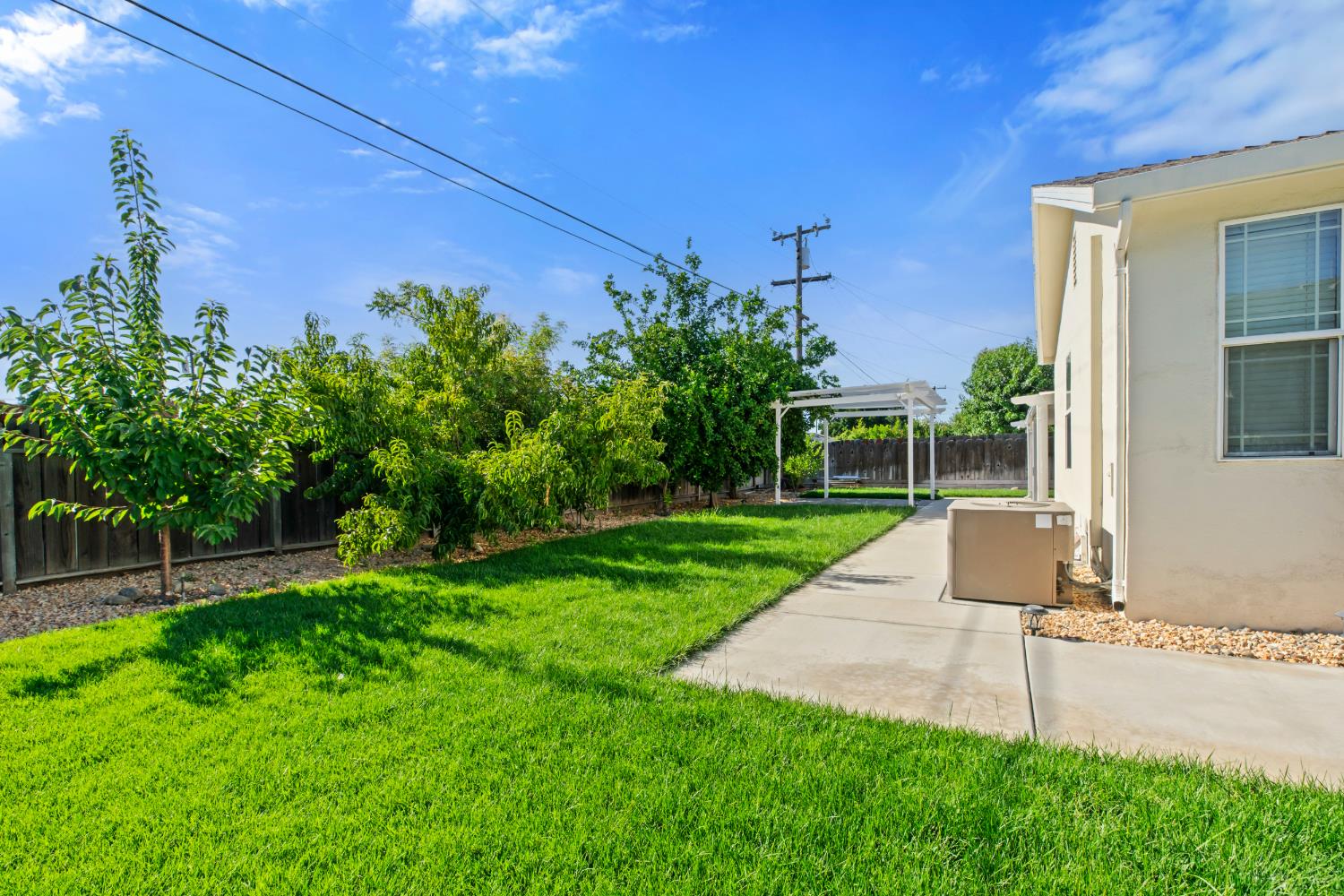 209 charles Ave, Manteca, CA 95336